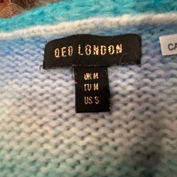💥SALE💥QED London blue, white and purple sweater. mother of pearl buttons. - Picture 4 of 4